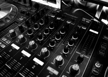 What are the Latest Trends in Audio Equipment Industry 2022