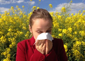 8 Tips for Enjoying the Outdoors With a Pollen Allergy