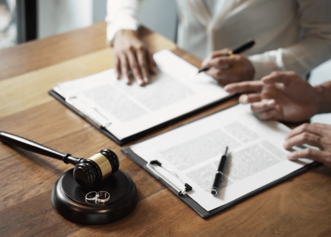 5 Reasons to Hire a Lawyer for Your Divorce
